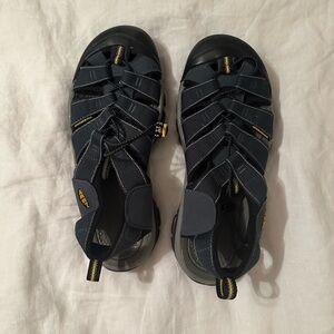Keen men’s Black and Yellow Sandals